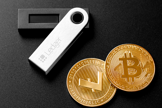 Cartera de criptografia de maquinari: el Ledger Nano S i algunes monedes de criptografia.