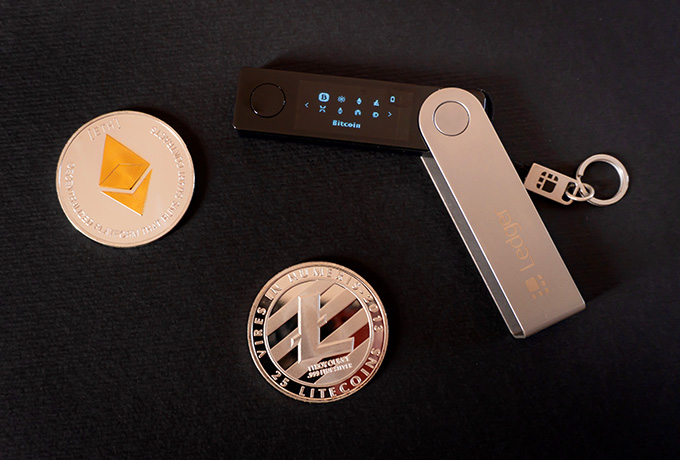 Revisió de carteres Cex: el Ledger Nano X i algunes criptomonedes físiques.